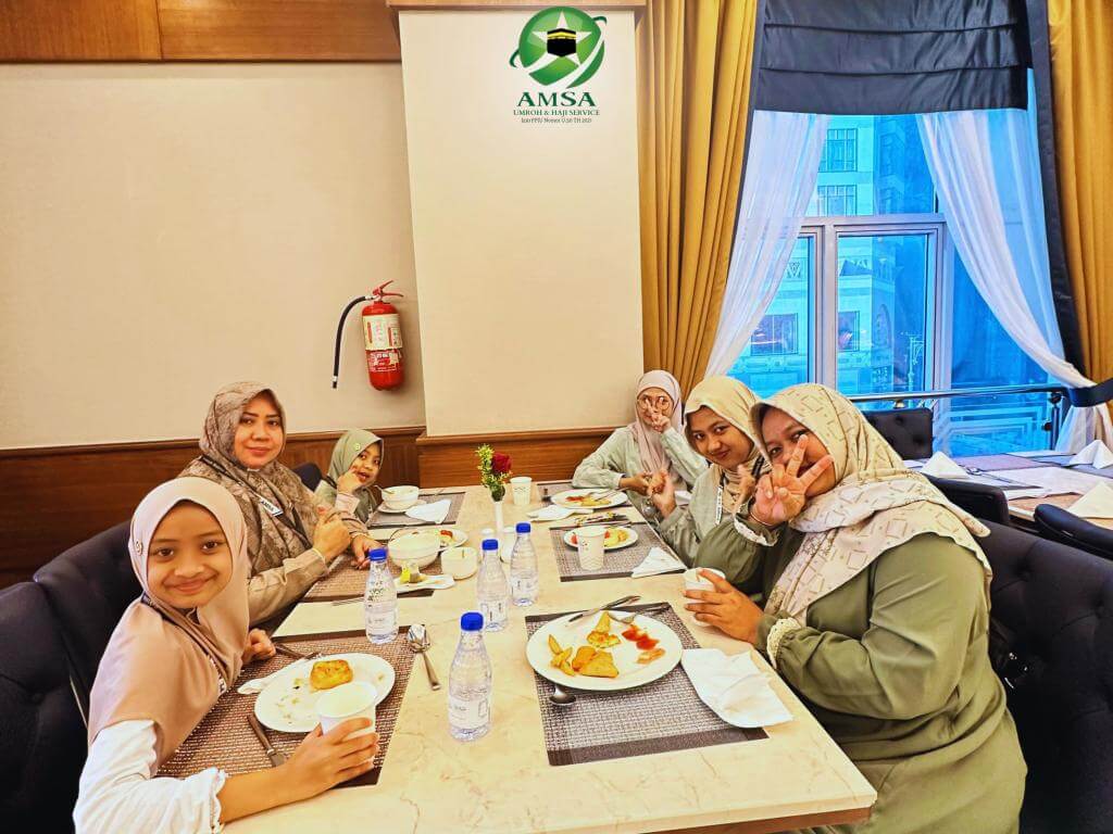 Jemaah AMSA Menikmati Hidangan Hotel