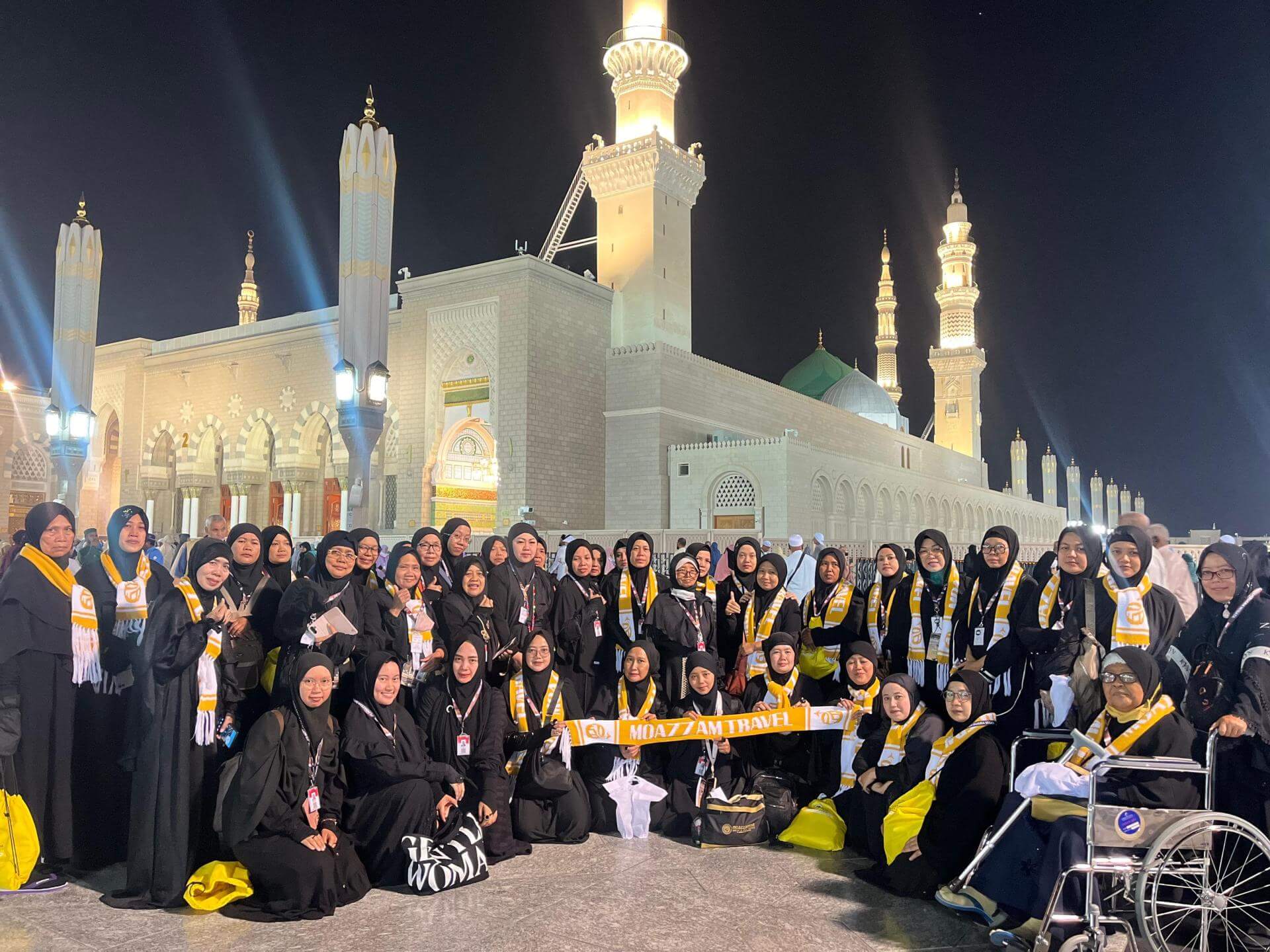 moazzamtour.co.id