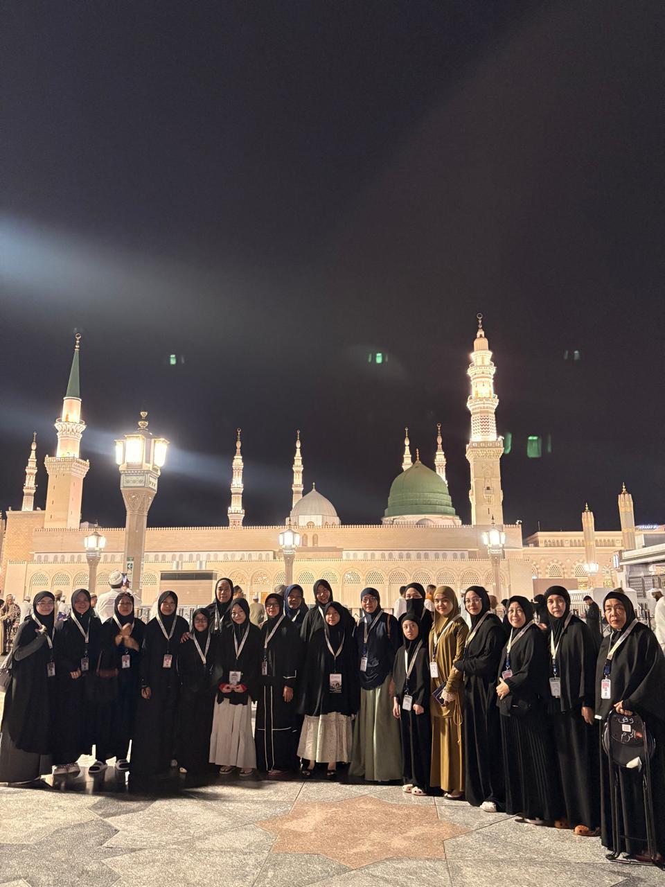 akbarghaniwisata.co.id