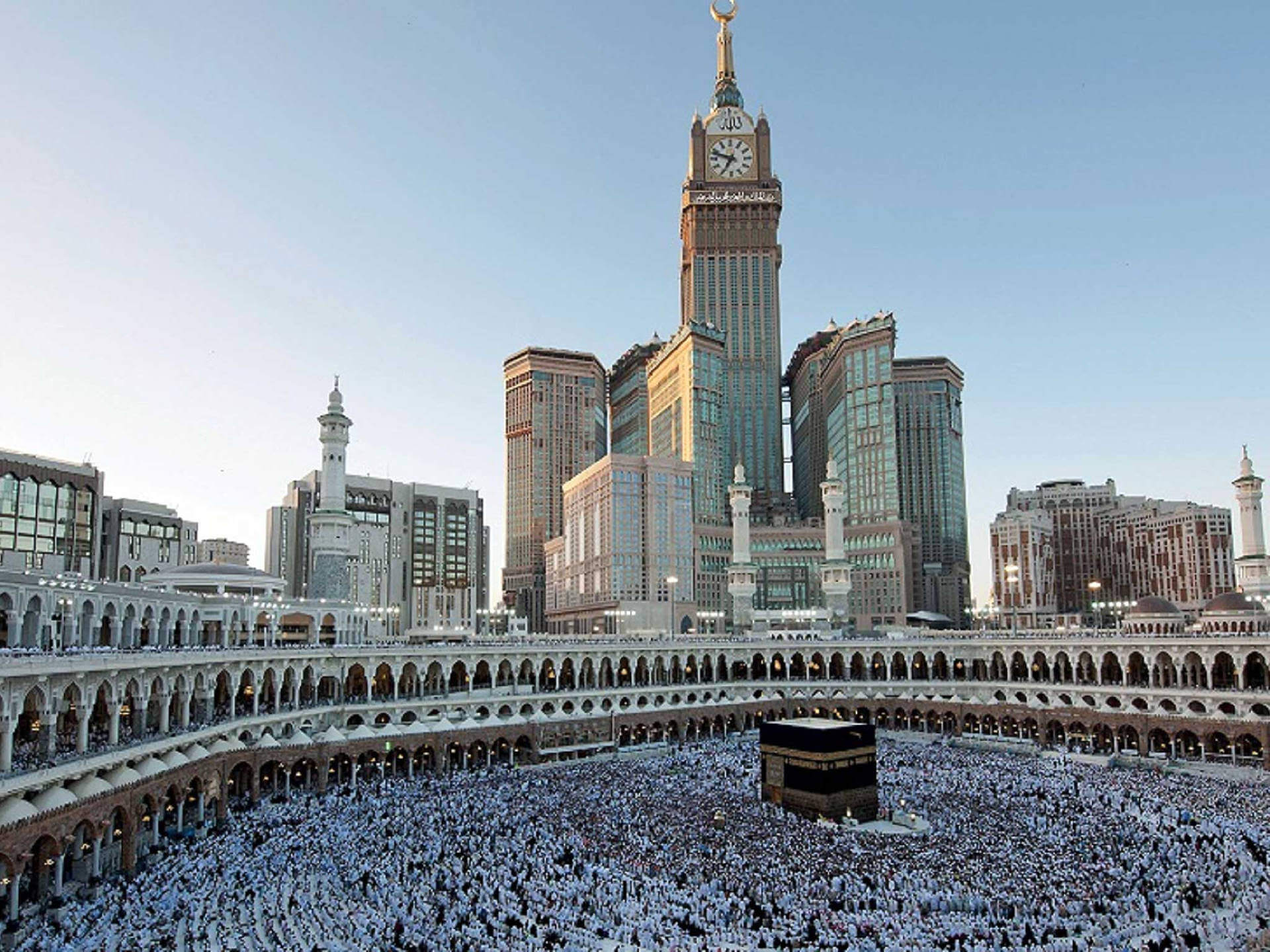 skyscrapers-and-hajj-crowd-in-makkah-hd-fwavjaoaj55qbzlb.jpg